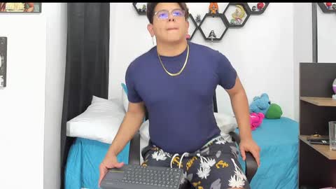 Snapshot of siul_bigcock chatting on 01.17.25 Siul Thompson online show from 01.17.25