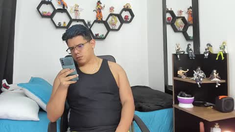 Snapshot of siul_bigcock chatting on 02.04.25 Siul Thompson online show from 02.04.25