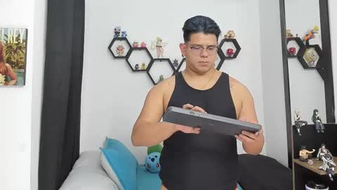 Snapshot of siul_bigcock chatting on 02.10.25 Siul Thompson online show from 02.10.25