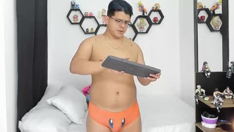 Snapshot of siul_bigcock chatting on 02.18.25 Siul Thompson online show from 02.18.25