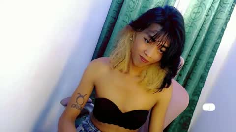 Snapshot of sizka_ford chatting on 10.06.25 Sizka online show from 10.06.25