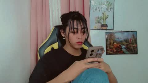 Snapshot of sizka_ford chatting on 12.05.25 Sizka online show from 12.05.25