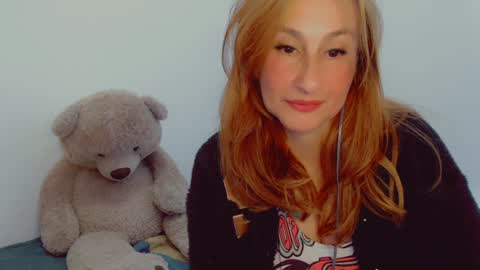 Snapshot of skarlett2072 chatting on 12.14.24 Arlett online show from 12.14.24