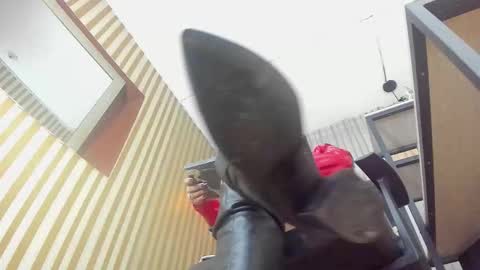 Snapshot of skarlettbarnes chatting on 03.26.26 skarlettbarnes online show from 03.26.26