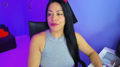 Snapshot of skater_gal chatting on 04.10.26 susan ramires online show from 04.10.26