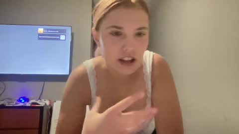 Snapshot of skiimaskabby chatting on 12.09.24 skiimaskabby online show from 12.09.24