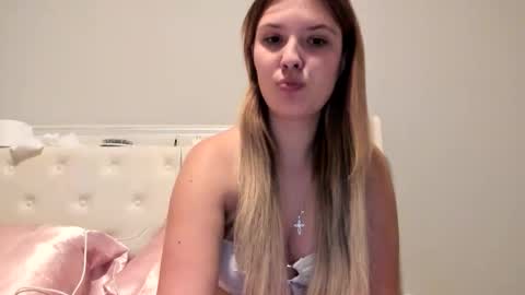 Snapshot of skiimaskabby chatting on 09.23.25 skiimaskabby online show from 09.23.25