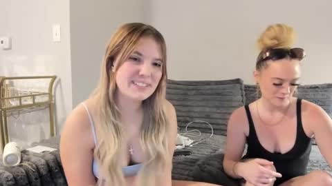 Snapshot of skiimaskabby chatting on 10.14.25 skiimaskabby online show from 10.14.25