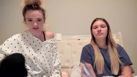 Snapshot of skiimaskabby chatting on 11.08.25 skiimaskabby online show from 11.08.25