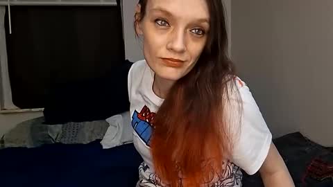 Snapshot of skiniminitits chatting on 03.22.26 Skiniminitits online show from 03.22.26