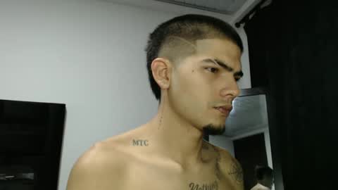 Snapshot of skinny_badboy chatting on 12.28.24 E R O S online show from 12.28.24
