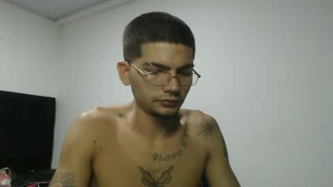 Snapshot of skinny_badboy chatting on 02.06.26 E R O S online show from 02.06.26
