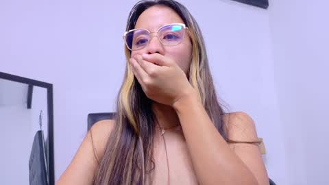 skinny_hottie18 online show from 01.25.25