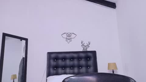 skinny_hottie18 online show from 02.12.25