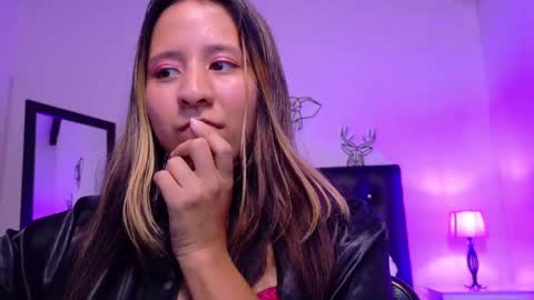 skinny_hottie18 online show from 02.14.25