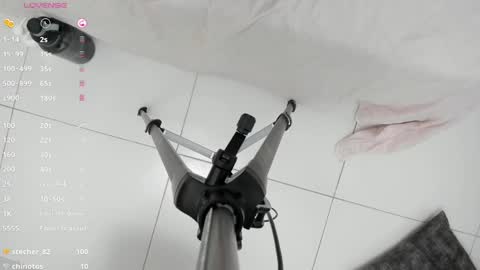 Snapshot of skinny_laura chatting on 01.03.25 online show from 01.03.25