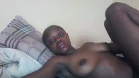Snapshot of skinny_petite18 chatting on 03.12.26 Munah online show from 03.12.26