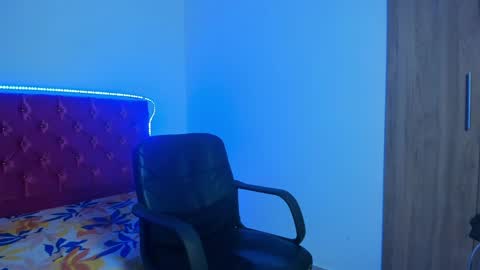 Snapshot of skinny_sam23 chatting on 04.11.26 sam online show from 04.11.26