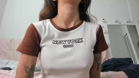 Snapshot of skinnyandcute_ chatting on 05.18.26 Mariah Black online show from 05.18.26