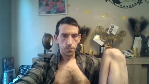 Snapshot of skinnybigcock2 chatting on 12.22.24 SkinnyBigCock2 online show from 12.22.24