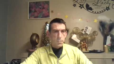 Snapshot of skinnybigcock2 chatting on 12.28.24 SkinnyBigCock2 online show from 12.28.24