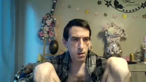 Snapshot of skinnybigcock2 chatting on 11.30.25 SkinnyBigCock2 online show from 11.30.25