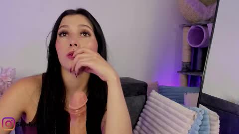 Snapshot of sky_dkt chatting on 10.27.25 Sky online show from 10.27.25