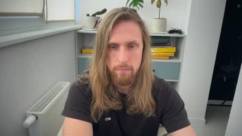 Snapshot of sky_guy25 chatting on 10.17.25 sky_guy25 online show from 10.17.25