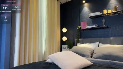 Snapshot of sky_morris chatting on 12.17.25 Sky online show from 12.17.25