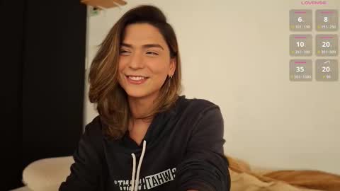 Snapshot of skyamber8v2 chatting on 10.30.25 Vi online show from 10.30.25