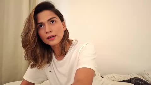 Snapshot of skyamber8v2 chatting on 11.11.25 Vi online show from 11.11.25