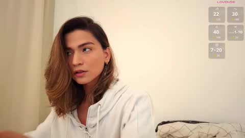 Snapshot of skyamber8v2 chatting on 11.24.25 Vi online show from 11.24.25