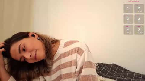 Snapshot of skyamber8v2 chatting on 11.26.25 Vi online show from 11.26.25