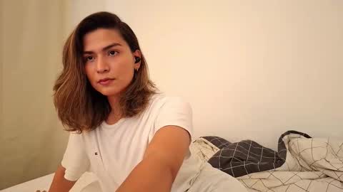 Snapshot of skyamber8v2 chatting on 11.26.25 Vi online show from 11.26.25