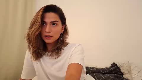 Snapshot of skyamber8v2 chatting on 12.04.25 Vi online show from 12.04.25