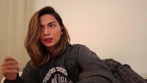 Snapshot of skyamber8v2 chatting on 12.05.25 Vi online show from 12.05.25