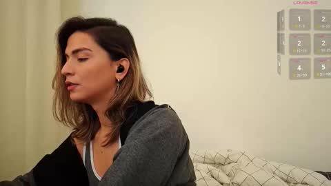 Snapshot of skyamber8v2 chatting on 12.14.25 Vi online show from 12.14.25