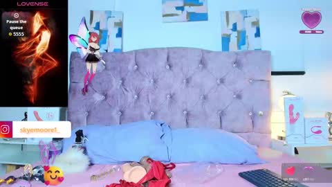 Snapshot of skye_moore chatting on 10.06.25 skye moore online show from 10.06.25