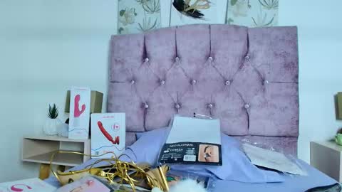 Snapshot of skye_moore chatting on 10.09.25 skye moore online show from 10.09.25