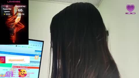 Snapshot of skye_moore chatting on 11.12.25 skye moore online show from 11.12.25