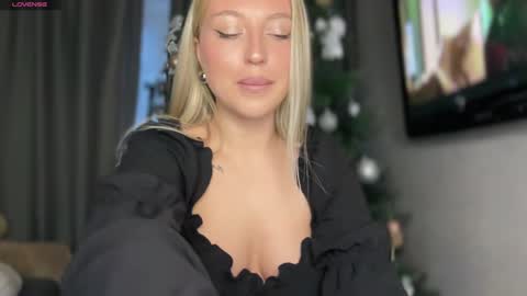 Snapshot of skyffi chatting on 01.09.25 GARRY AND SOPHIA online show from 01.09.25