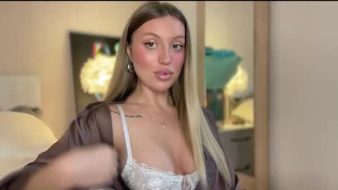 Snapshot of skyffi chatting on 12.04.25 GARRY AND SOPHIA online show from 12.04.25