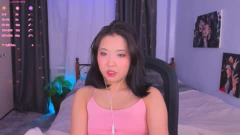 Snapshot of skyglow_ chatting on 11.10.25 skyglow_ online show from 11.10.25