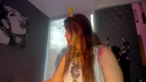 Snapshot of skylar__desire chatting on 10.14.25 skylar__desire online show from 10.14.25