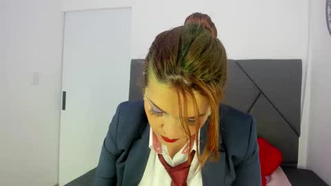 Snapshot of skylar__desire chatting on 10.27.25 skylar__desire online show from 10.27.25