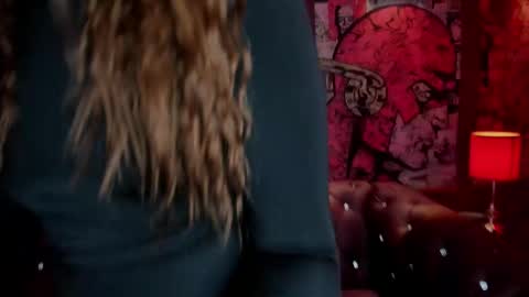 Snapshot of skylar__desire chatting on 10.29.25 skylar__desire online show from 10.29.25