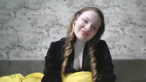 Snapshot of skyler_wans chatting on 02.19.25 Skyler online show from 02.19.25