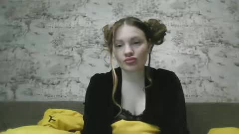 Snapshot of skyler_wans chatting on 02.23.25 Skyler online show from 02.23.25