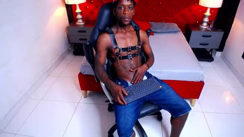 Snapshot of skylerbigxxx chatting on 10.17.25 SKYLERBIGXXX online show from 10.17.25