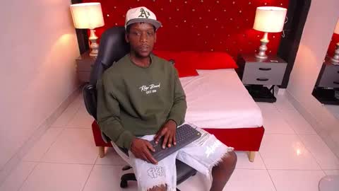 Snapshot of skylerbigxxx chatting on 10.20.25 SKYLERBIGXXX online show from 10.20.25